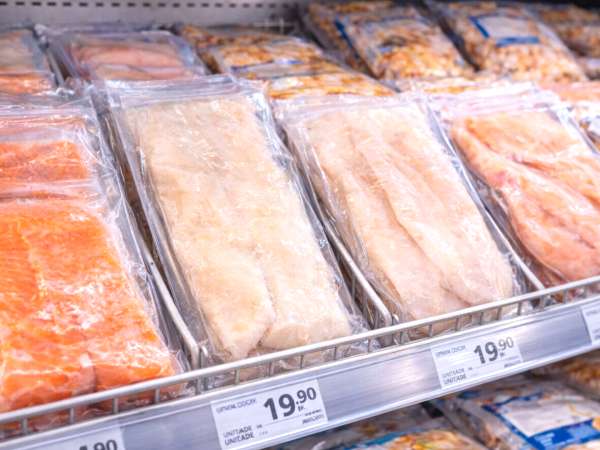 Ist gefrorener Fisch schlechter? Der Mythos, der Sie jahrelang in die Irre geführt hat