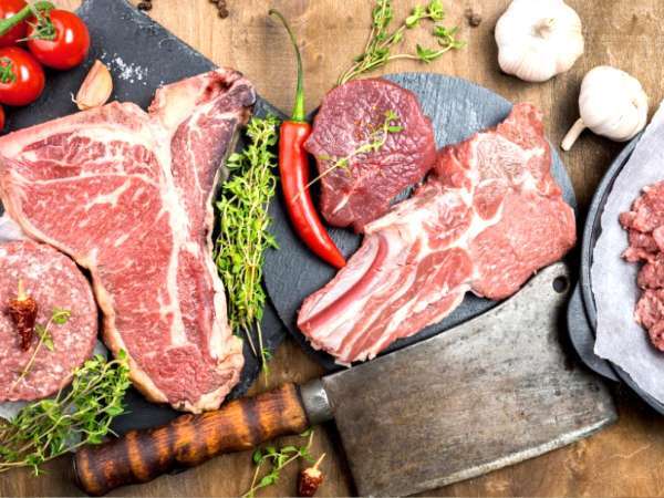 Warum man Fleisch vor dem Kochen immer aus dem Kühlschrank nehmen muss (und wie lange)