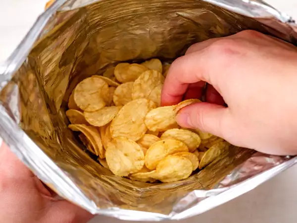 Warum ist so viel Luft in den Tüten mit Chips? Werden wir betrogen?
