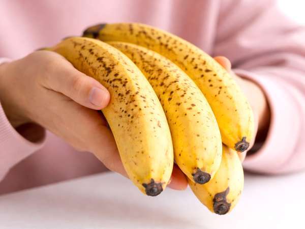 Wie man Bananen länger haltbar macht und verhindert, dass sie zu schnell schwarz werden