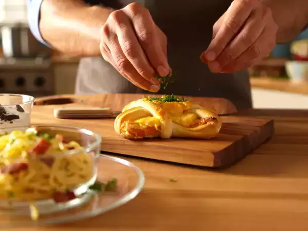 Tagesmenü, 30. April: köstliche Blätterteigtwister, Spaghetti Carbonara und Oreo-Mousse