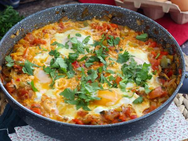 Was soll man kochen, wenn man fast nichts zu Hause hat? Mit diesen 7 einfachen Rezepten lässt sich jede Mahlzeit mühelos retten