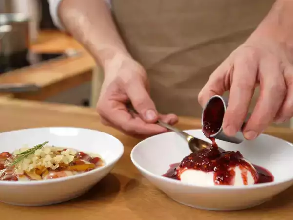 Tagesmenü, 9. Mai: köstliche Puten-Wraps, Rotkohlcremesuppe und feine Panna Cotta