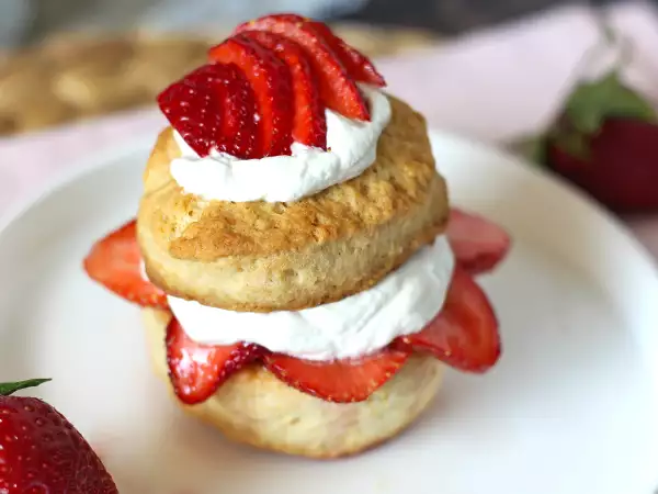 Entdecken Sie das perfekte Frühlingsdessert: ein köstliches Erdbeerdessert, das Sie nicht verpassen sollten