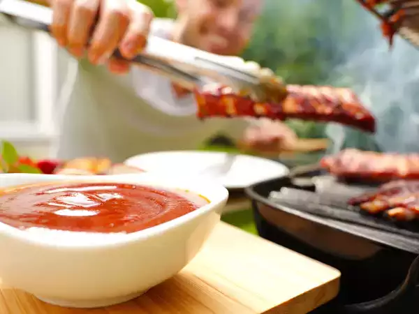 Barbecue-Soße: Zu Hause zubereitet, verwandelt sie jedes Fleisch