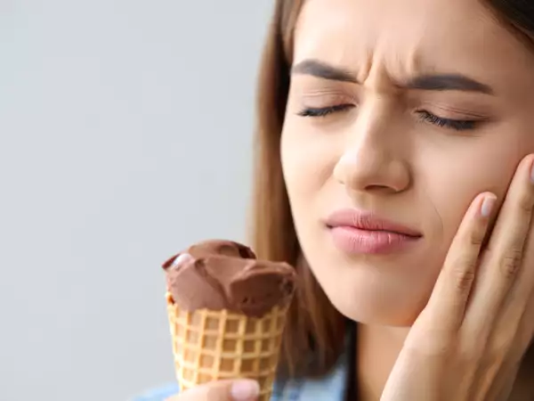 Kälteempfindliche Zähne: Welche hausgemachten Tricks funktionieren wirklich, um den Schmerz zu lindern?