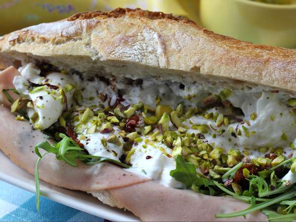 Mortadella, Burrata und Pistazien: Warum diese italienische Kombination gerade überall zu finden ist