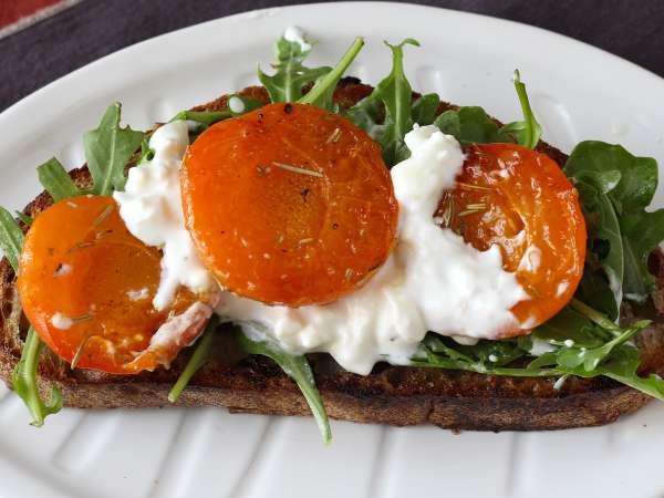 Sommer-Aperitif: 5 frische und farbenfrohe Rezepte – lecker und perfekt, um sie mit Freunden zu genießen