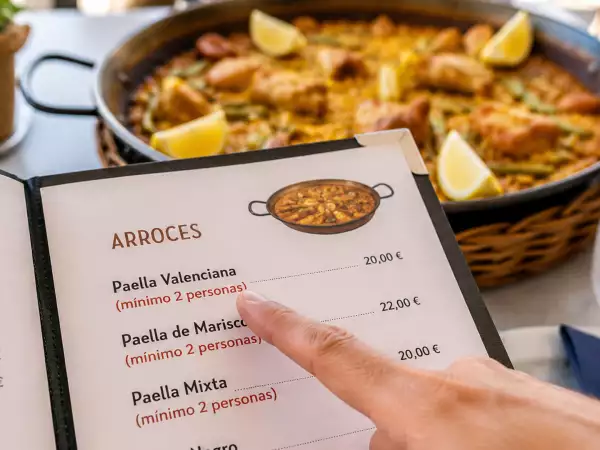 Warum servieren viele Restaurants Paella nur für zwei Personen? Die Wahrheit hinter der Angabe „mindestens zwei Personen“