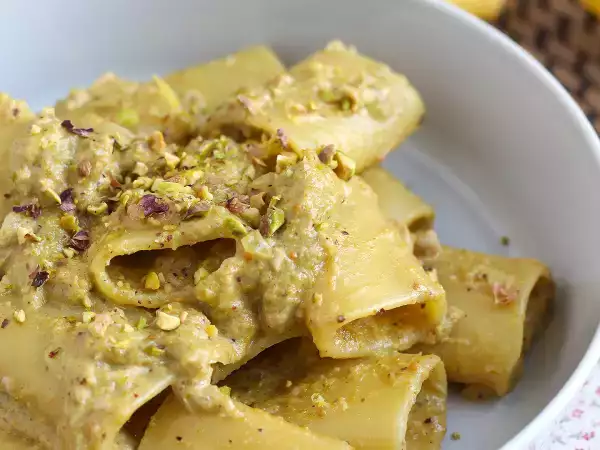 8 einfache und leckere Sommer-Vorspeisen: schnelle Rezepte, die man sofort auf den Tisch bringen kann