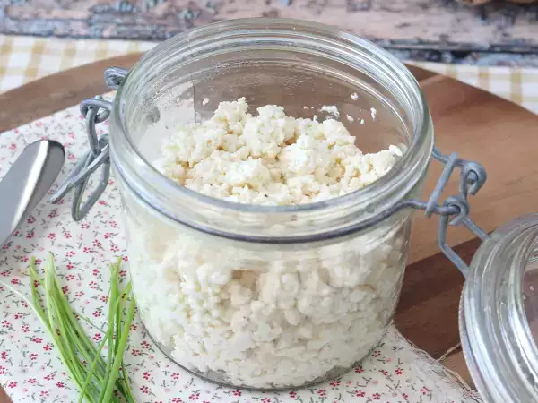 4 Rezepte für selbstgemachten Käse, die jeden die industriell hergestellten Varianten vergessen lassen