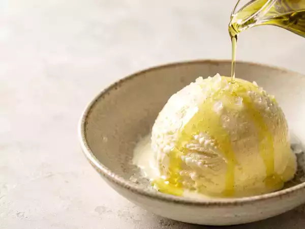Der Ein-Minuten-Trick, der aus einem gewöhnlichen Vanilleeis ein unvergessliches Dessert macht