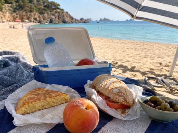 Warum macht der Strand so hungrig? Was steckt hinter diesem bekannten Phänomen?