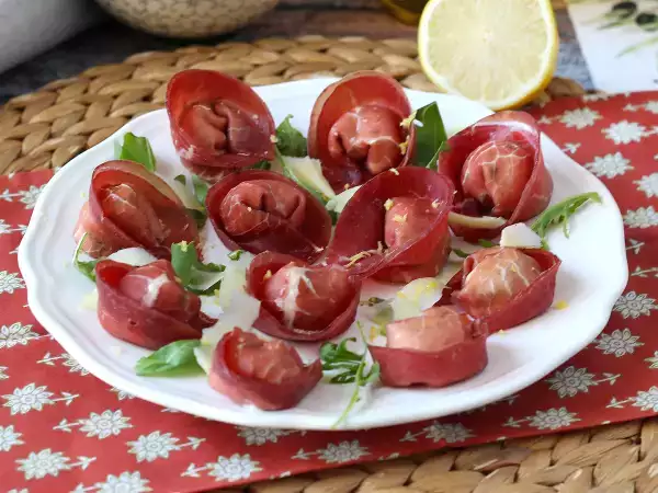 Drei schnelle und einfache Rezepte mit Bresaola: leckere Ideen für Mittag- und Abendessen, wenn du wenig Zeit hast