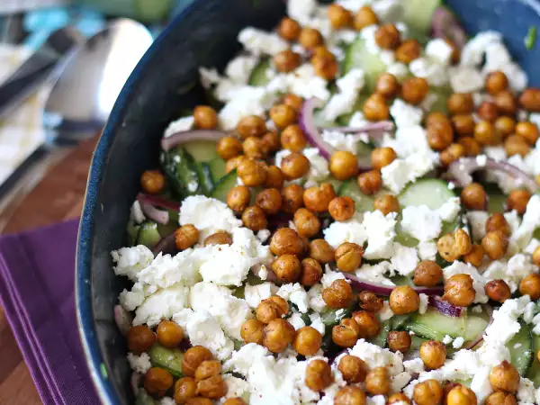 Noch keine Lust auf deftige Herbstgerichte? Dann probier doch mal diese 7 Abendessen mit den letzten Tomaten, Maiskolben und Gurken aus