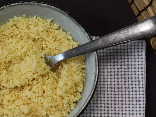 Ist der Couscous zu trocken oder zu klebrig? Mit dieser Methode ist er in 5 Minuten fertig