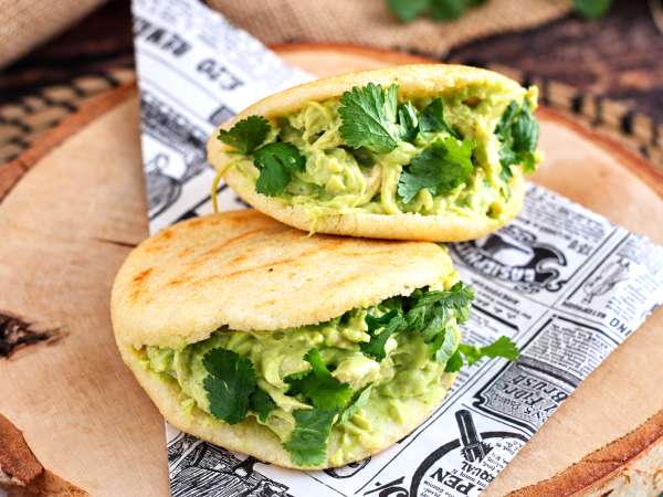 Kolumbianische oder venezolanische Arepa: ihre Unterschiede und sieben Sorten, die man unbedingt probieren sollte