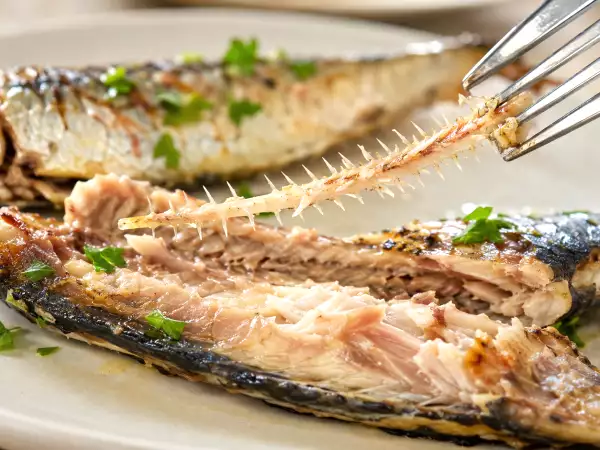 Man wirft den nährstoffreichsten Teil der Sardine weg, ohne zu ahnen, was man dabei verpasst