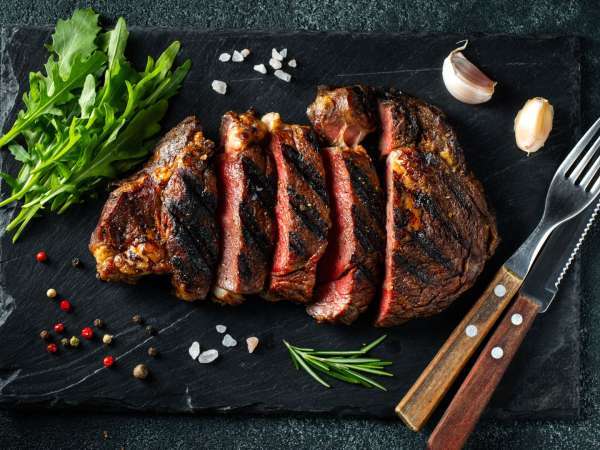 Verliert Ihr Fleisch beim Schneiden viel Saft? Ein paar Minuten zu warten, kann den Unterschied ausmachen