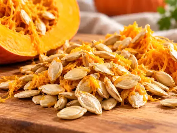 Kürbiskerne – nicht wegwerfen: So bereitest du sie in wenigen Minuten zu und verwandelst sie in einen knusprigen, leckeren Snack