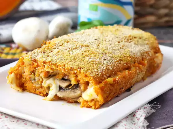 Kürbisbraten mit Pilzen: innen wartet geschmolzener Käse