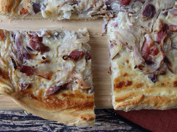 Zwiebelkuchen mit Speck: der Duft, der in Weimar alle an den Markt lockt