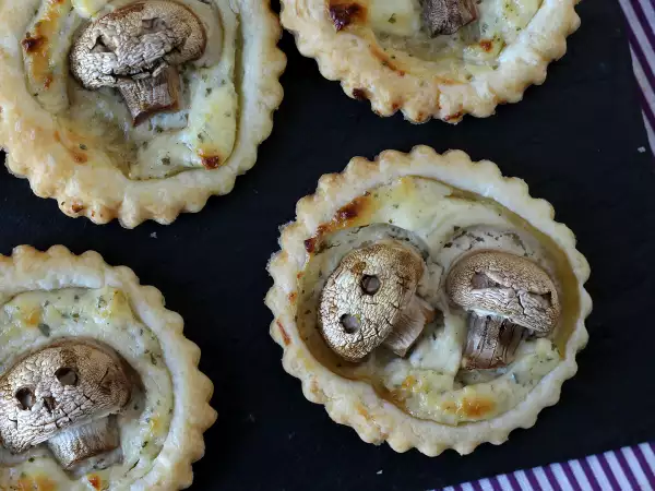 Diese kleinen Pilztörtchen sind perfekt für die Halloweenparty