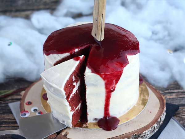 Red Velvet zu Halloween: Der spektakuläre Kuchen, der sofort Eindruck macht