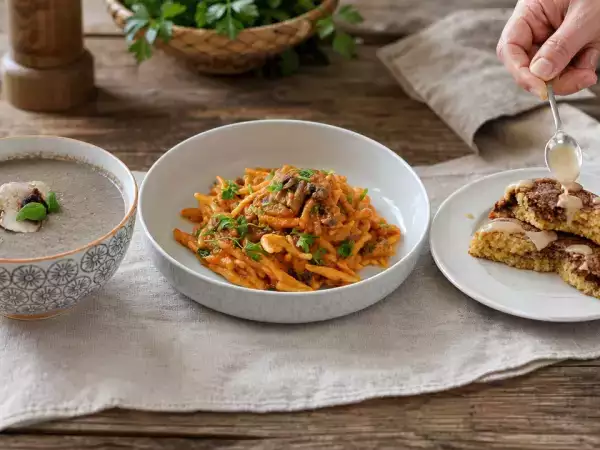 Tagesmenü, 23. Oktober 2026: Champignonsuppe, herzhafte Waldpilz-Pasta und Zimtschnecken-Cookies