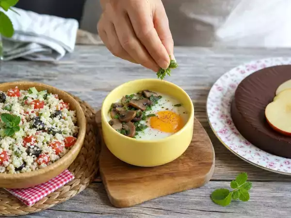Tagesmenü, 25. Oktober 2026: Blumenkohl-Taboulé, cremige Pilzeier und Apfel-Schokoladen-Fudge