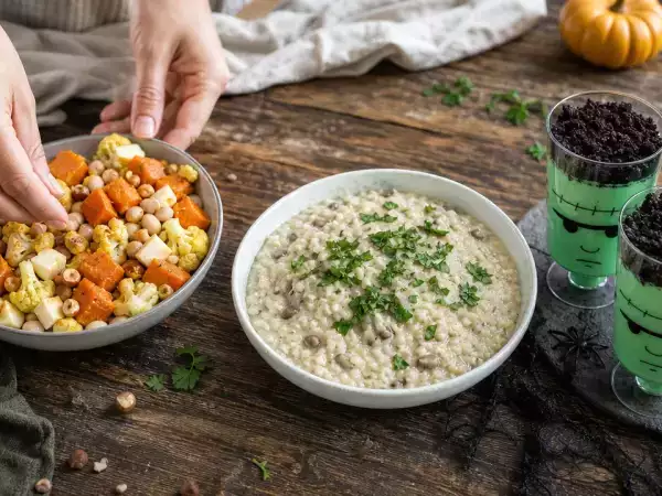 Tagesmenü, 29. Oktober: herbstlicher Kürbis-Bohnensalat, cremiges Pilzrisotto und Frankenstein-Creme