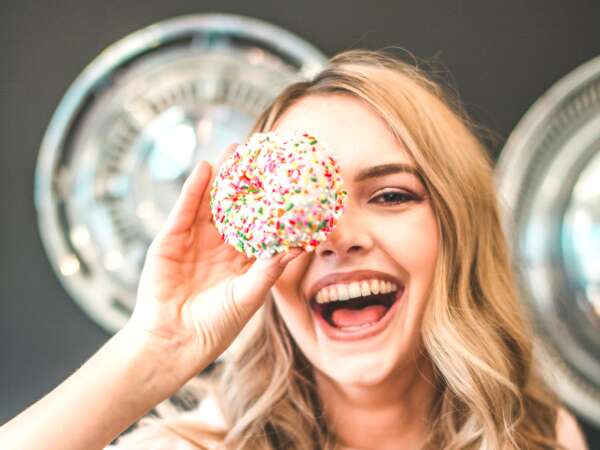 Die Lebensmittel, die die Zähne am meisten verfärben: Achten Sie auf Ihr Lächeln!