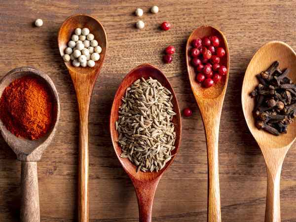 Der Reichtum der Gewürze: Warum Safran, Vanille und andere Delikatessen so viel kosten!