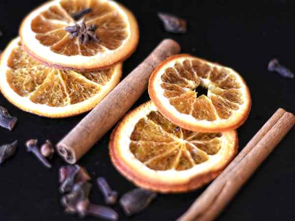 Reisen Sie in das Herz der Weihnachtsgewürze: Ein Fest der Aromen und Vorteile für den Winter