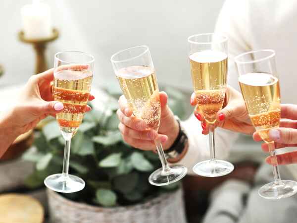 Ein Löffel zur Rettung des Cava? Die Wissenschaft hinter diesem prickelnden Mythos