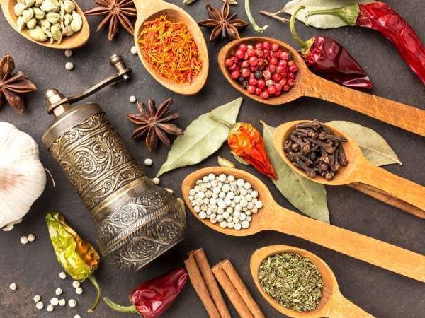 Fallen Sie nicht auf billige Gewürze herein. Sie könnten verunreinigt sein!