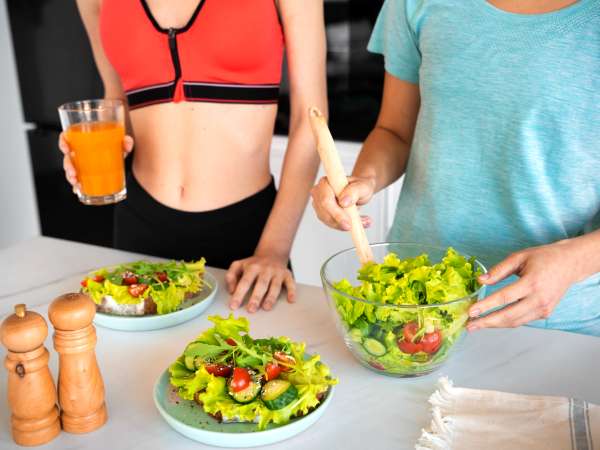 Ist es besser, vor oder nach dem Sport zu trinken und zu essen?