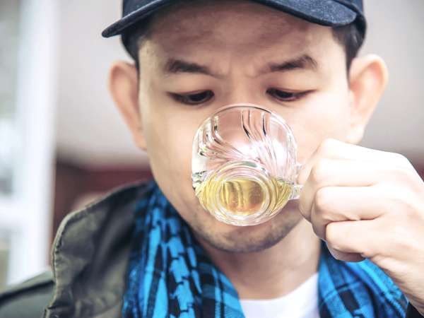 Warum bevorzugen die Japaner warmes Wasser und was sind die Vorteile?