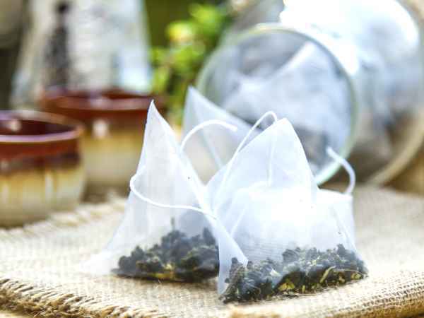 Der Verzehr von Teebeuteln kann Ihre Gesundheit gefährden, und hier ist der Grund, warum Sie ihn so bald wie möglich vermeiden sollten.