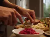Artikel: Tagesmenü, 8. Mai: Ein Fest der Aromen mit Rote-Bete-Salat, Spitzkohl und Vanillepudding