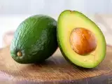 Artikel: Sparen Sie bei Ihrem Einkaufskorb: Dieses billigere Lebensmittel ersetzt die Avocado, ohne dass die Nährstoffe geopfert werden.