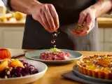 Artikel: Tagesmenü, 1. Juni: Ein Fest der Aromen mit Rotkohl, Limetten-Chili und Ananas-Kuchen