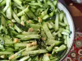 Artikel: Wir können nicht aufhören, ihn zu essen: Dieser ultrafrische Gurkensalat ist zu unserer momentanen Obsession geworden