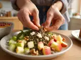 Artikel: Tagesmenü, 16. Juni: köstlicher Linsensalat, herzhafte Granatäpfelsuppe und fruchtiger Aprikosenkuchen