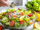 Artikel: Hast du zu viel Salz in den Salat gegeben? Ein Trick, mit dem du den richtigen Geschmack wiederherstellst, ohne Wasser zu verwenden