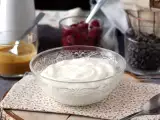 Artikel: Protein, Fett, Kalorien im Vergleich: Skyr vs. Magerquark vs. griechischer Joghurt - was passt zu dir?