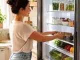 Artikel: Kühlschrank oder Vorratskammer? Warum liegen Eier im Supermarkt außerhalb des Kühlschranks, müssen zu Hause aber gekühlt werden – besonders im Sommer?