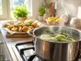 Artikel: Omas Trick gegen Frittiergeruch: So rettest du sofort die Küche, das Sofa und das ganze Haus