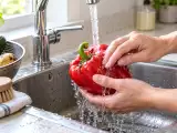 Artikel: Gemüse mit Seife waschen? Kaltes fließendes Wasser ist die sicherere Standardmethode