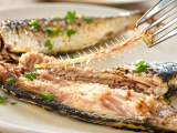 Artikel: Man wirft den nährstoffreichsten Teil der Sardine weg, ohne zu ahnen, was man dabei verpasst